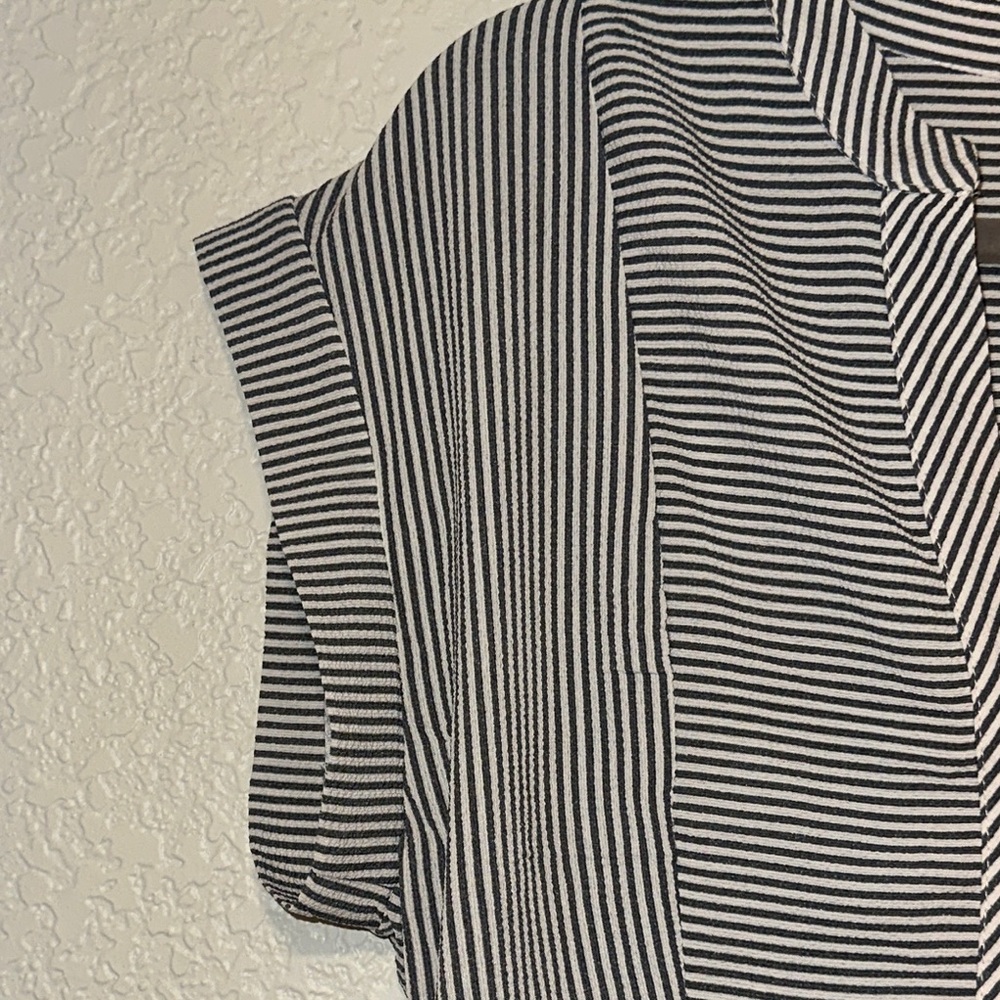Striped Gray and White Dolman Sleeve Peplum Women Top - Picture 4 of 6
